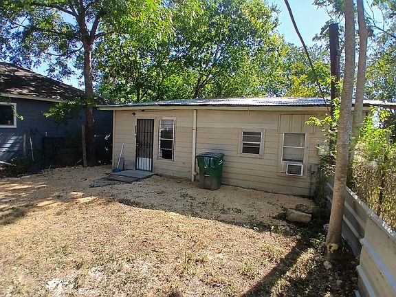 2nd image of 2606 Bermuda Dr