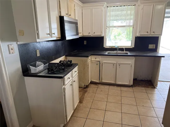 619 Burke Rd, Pasadena, TX 77506