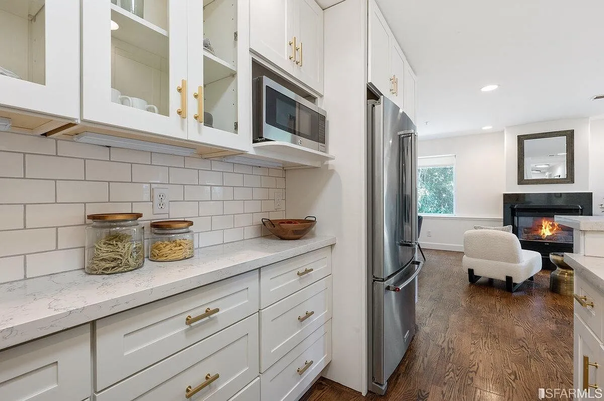 2 bed, 2.0 bath, 1273 sqft, $6,850 — Photo 3