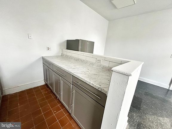 5th image of 3618 Spring Garden St #B