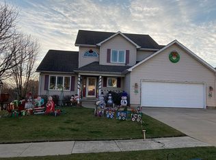 210 Case Rd, La Porte City, IA 50651