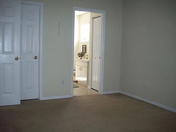 Master bedroom2