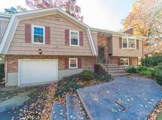 54 Oakridge Ave, Attleboro, MA 02703