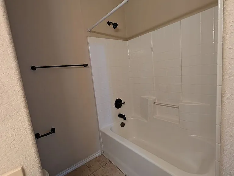 660 Creekside Cir — Photo 32