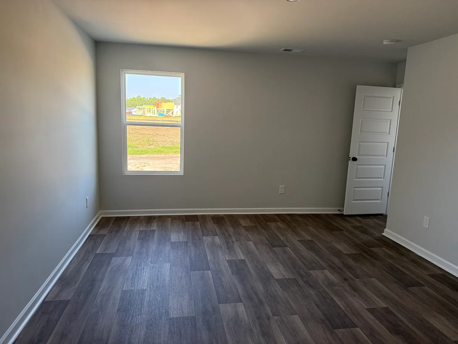 4 bed, 2.5 bath, 1892 sqft, $2,500 — Photo 3