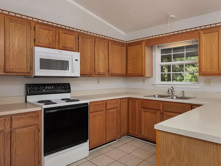 4092 University Dr — Photo 11
