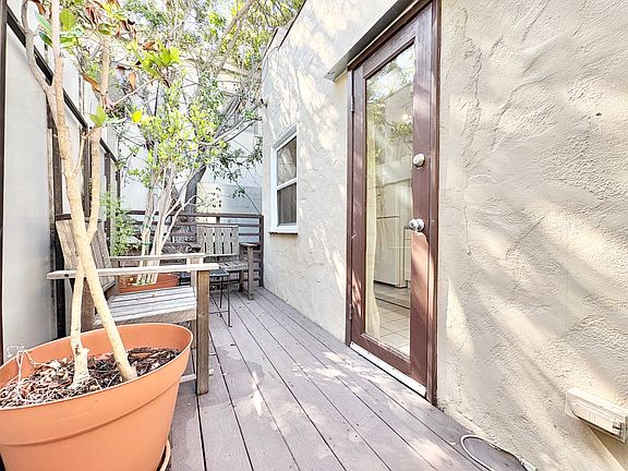 5th image of 2816 Arizona Ave #Q2