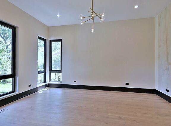 3rd image of 332 W Fremont Ave