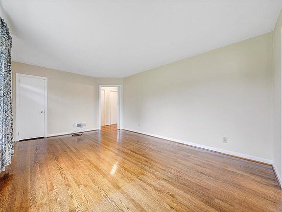 5th image of 1168 Vivian Ave