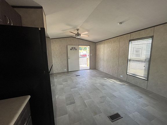 4th image of 4144 Thomas St #38
