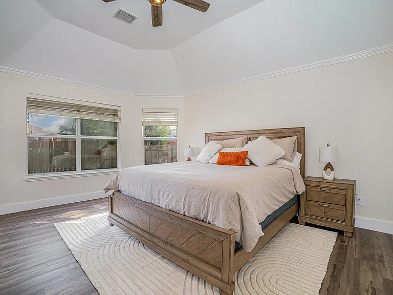 9809 Enmore Ln — Photo 14