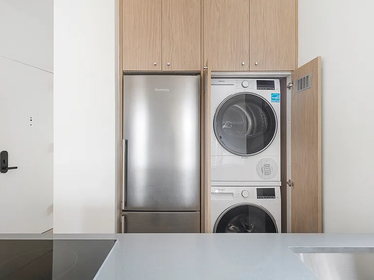 142 W 4th St #6 — Photo 3