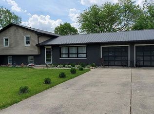 803 Aster Dr, Wapakoneta, OH 45895