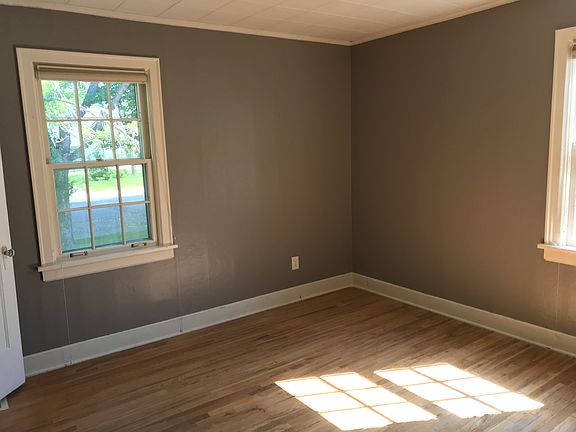 3rd image of 143 Woodworth Ave