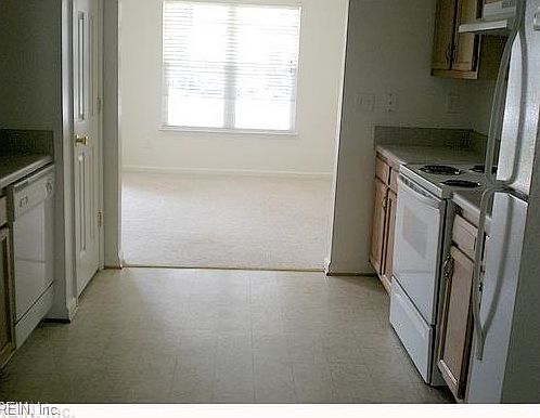 3rd image of 9273 1st View St