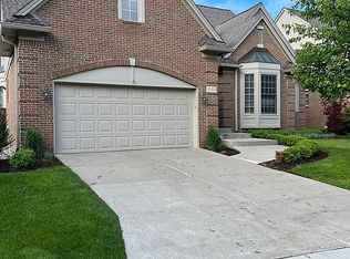 1101 Park Place Ct, Bloomfield Hills, MI 48302