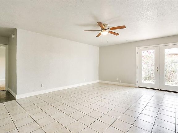 4th image of 810 Eagle Dr