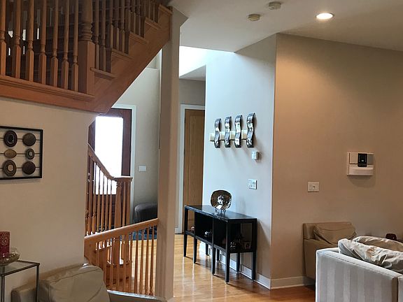 3rd image of 4862 N Canfield Ave