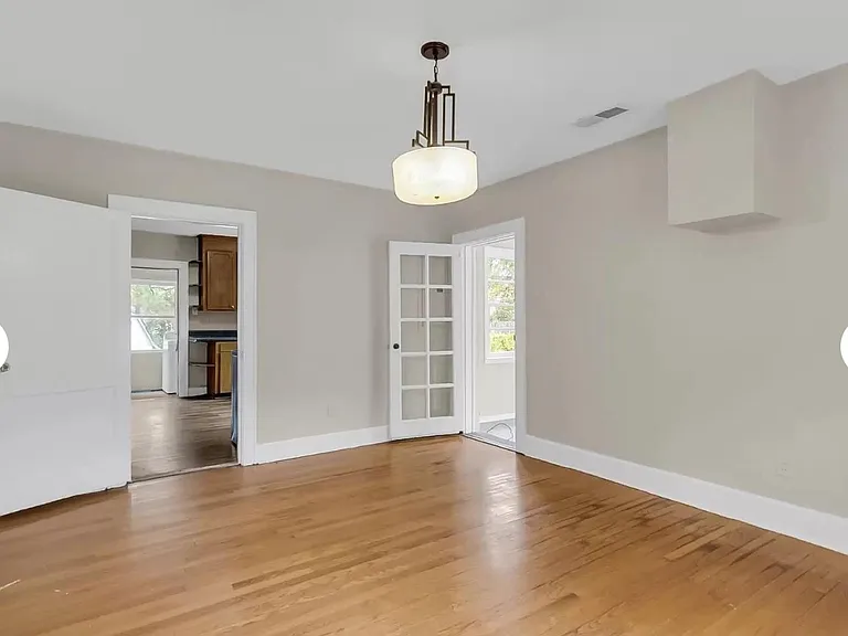 16 Oak Forest Dr — Photo 5