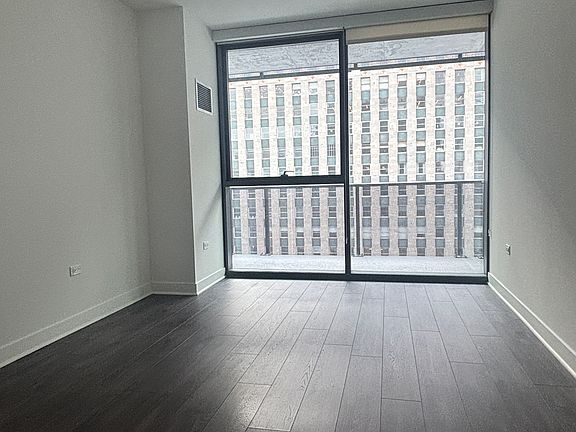 4th image of 225 W Hubbard St #1303