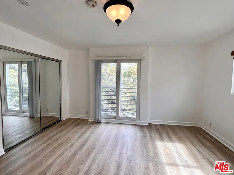 415 N Palm Dr #301 — Photo 18
