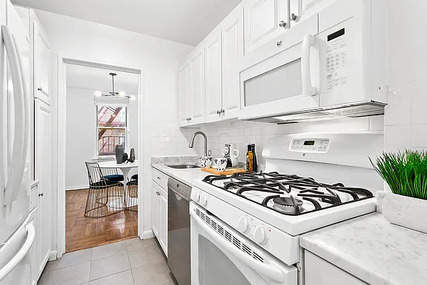 Sold by Compass | media 7