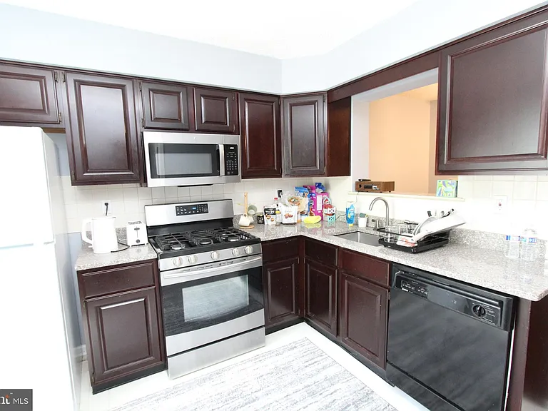 6 Halstead Pl — Photo 14