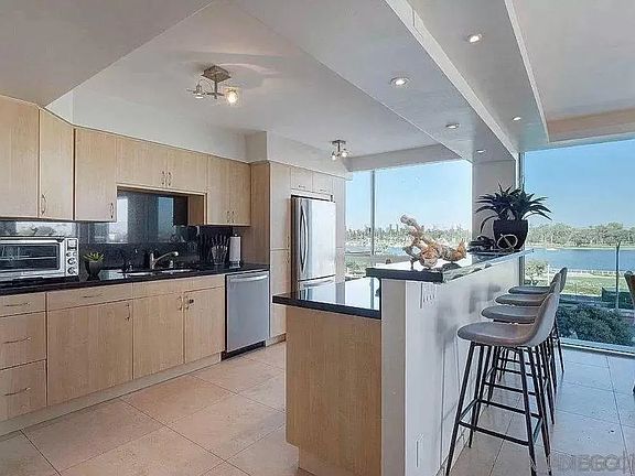 3rd image of 1770 Avenida Del Mundo Unit 204