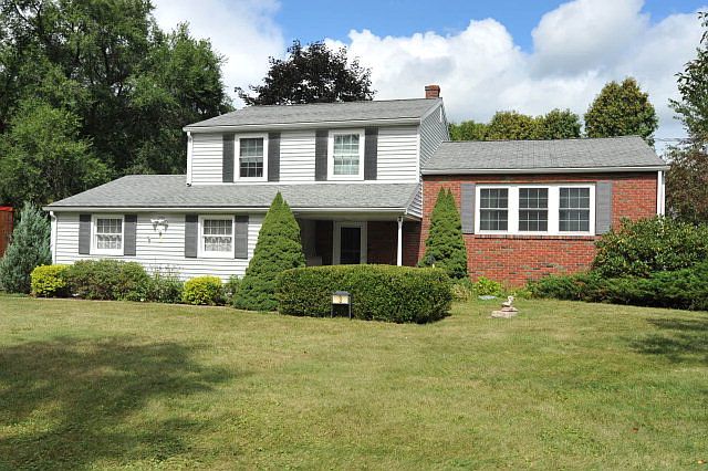 1st image of 3 Lloyd Dr