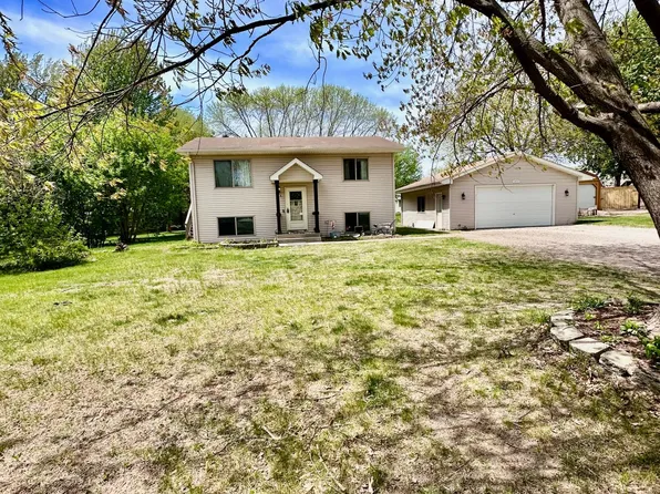 1455 Adams St S, Cambridge, MN 55008