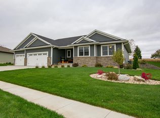 4319 Wynnewood Dr, Cedar Falls, IA 50613