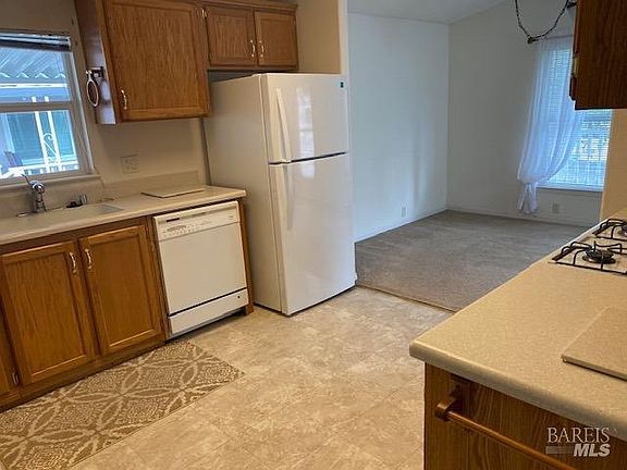 5th image of 1002 Maple Drive