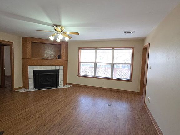3rd image of 801 S Phoenix Ave