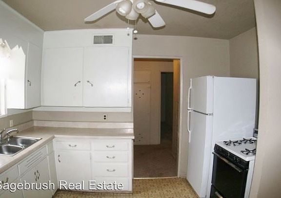 3rd image of 109 W Plaza Dr