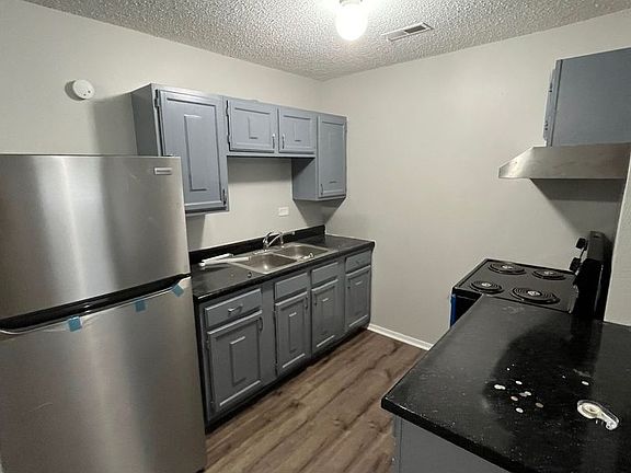 2nd image of 2332 N Cotner Blvd #10
