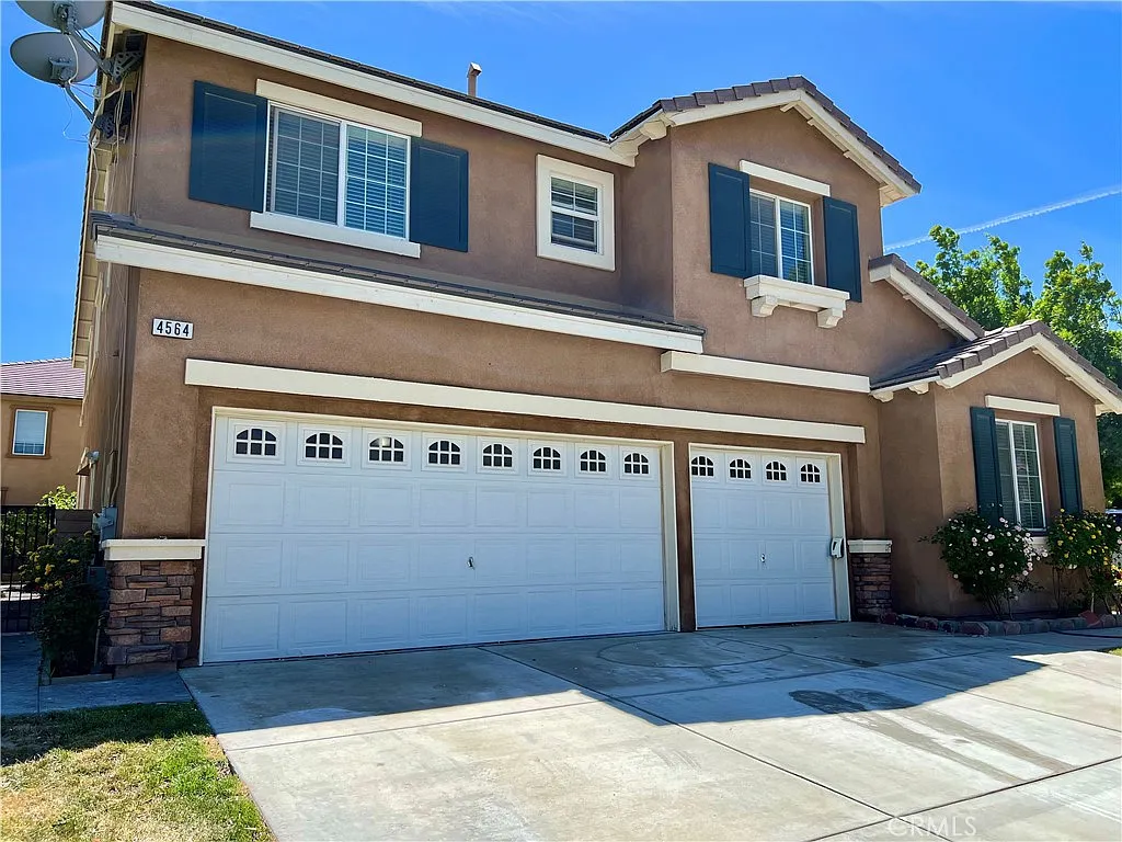 3 bed, 2700 sqft, $3,000 — Photo 2