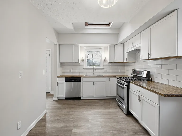 844 Harrison Ave — Photo 5