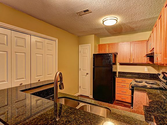 2nd image of 1988 Hyde Dr APT F