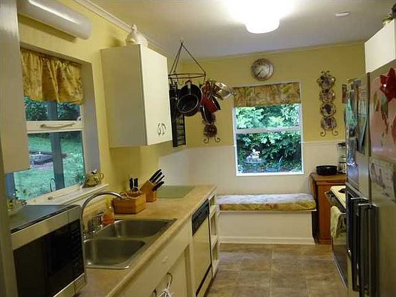4th image of 3270 Ozark Cir