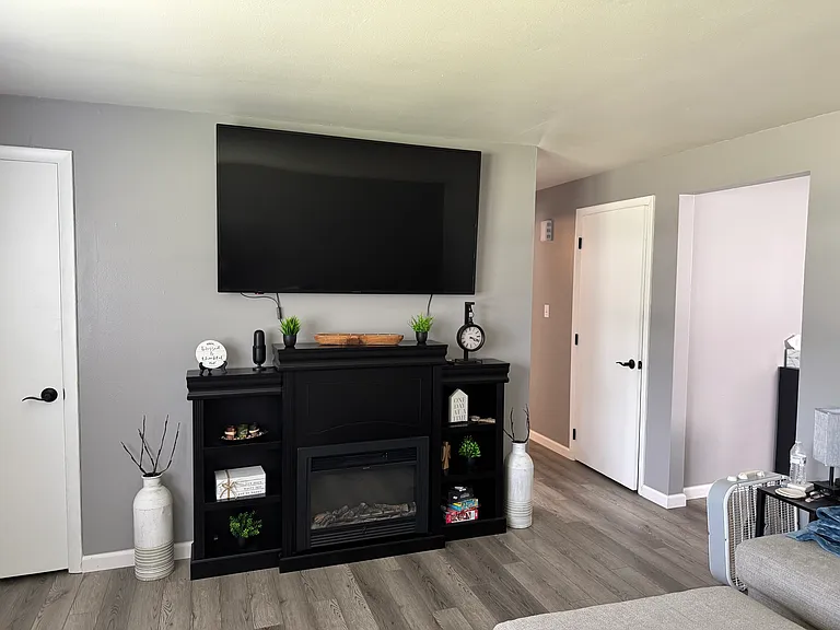 1230 Vance Ave — Photo 4