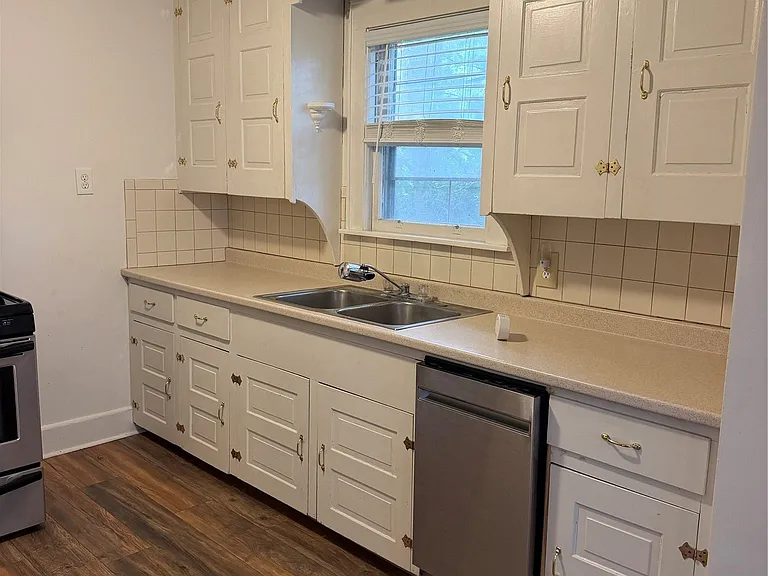 4 Edward St #1 — Photo 13