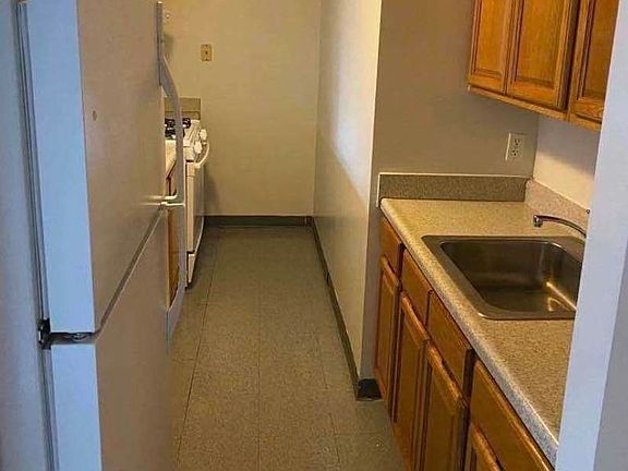 5th image of 148 Lexington Ave #2