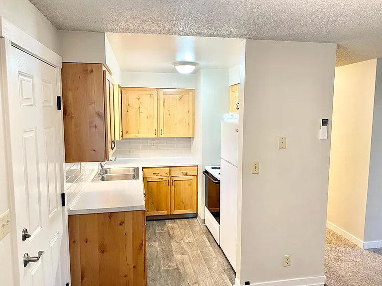 1727 NW Wall St #2 — Photo 7
