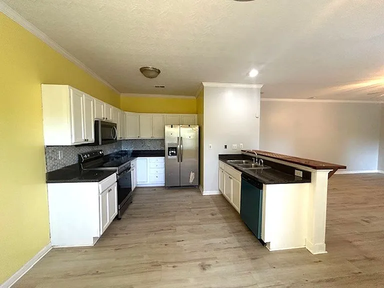 2709 Michelle Park — Photo 4