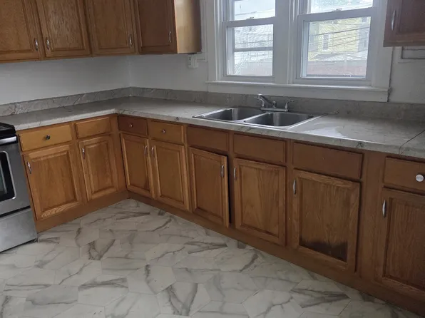 816 N Front St APT 4, Reading, PA 19601