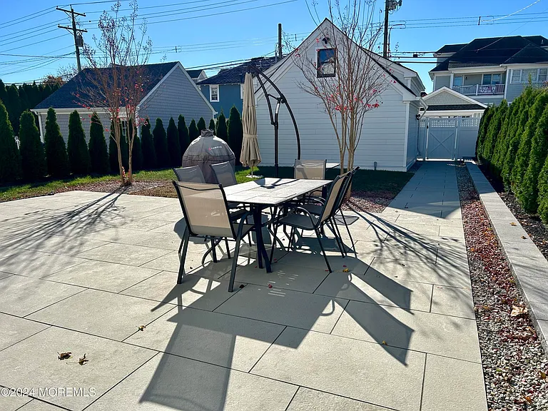 411 Sylvania Ave — Photo 31
