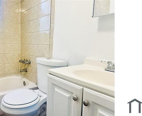5th image of 352 NW 11th St APT 4