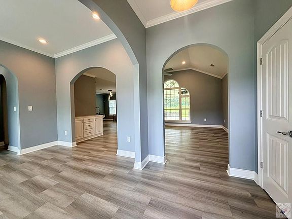 4th image of 50 Beaver Lake Dr