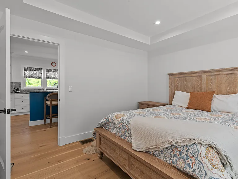 109 Carroll Ave — Photo 18