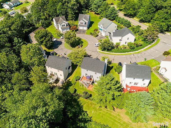 4th image of 12 Brook Circle #12
